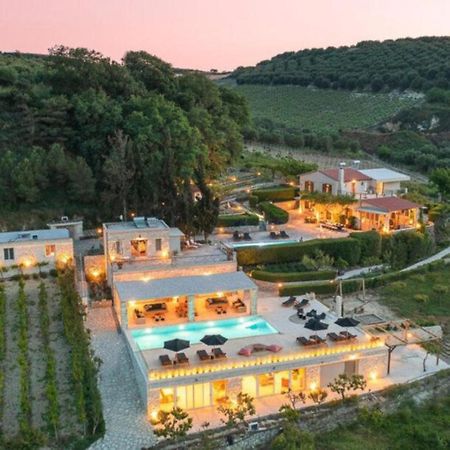 Villa Mantilari Wine Estate 7 Apartments 2 Private Pools 1 Heated Tennis Court Fitness Center Archanes Exterior foto