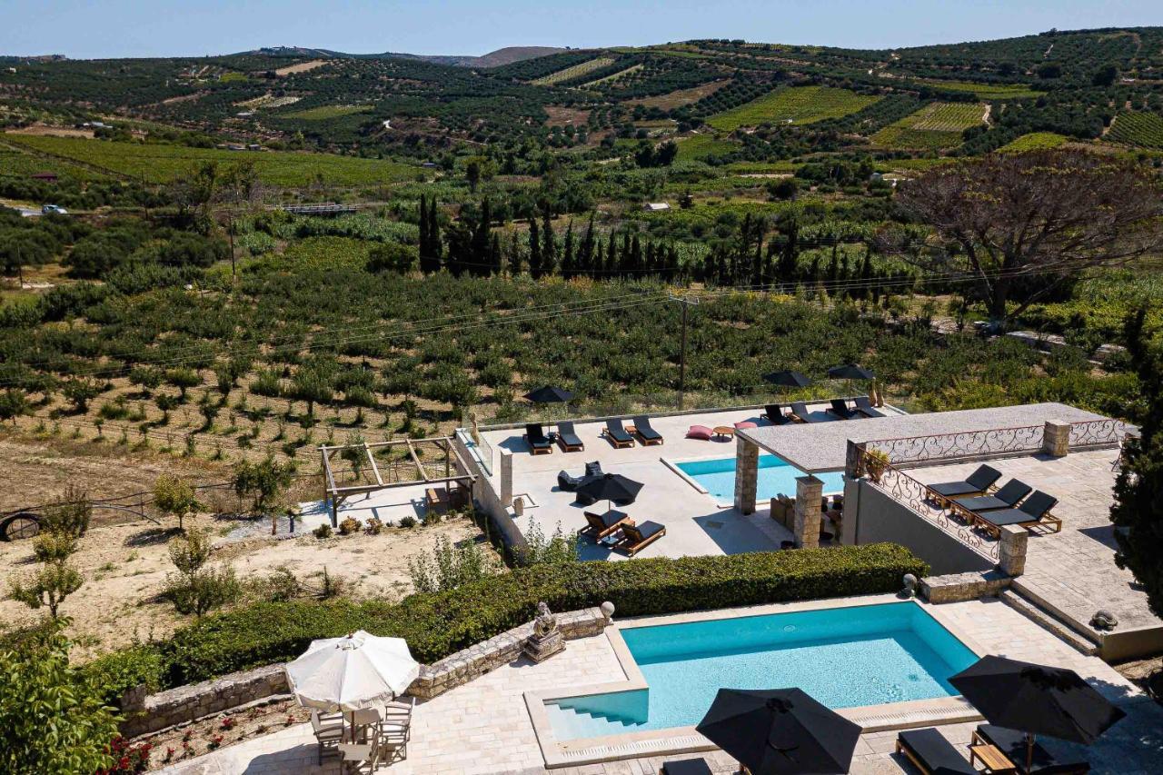 Villa Mantilari Wine Estate 7 Apartments 2 Private Pools 1 Heated Tennis Court Fitness Center Archanes Exterior foto