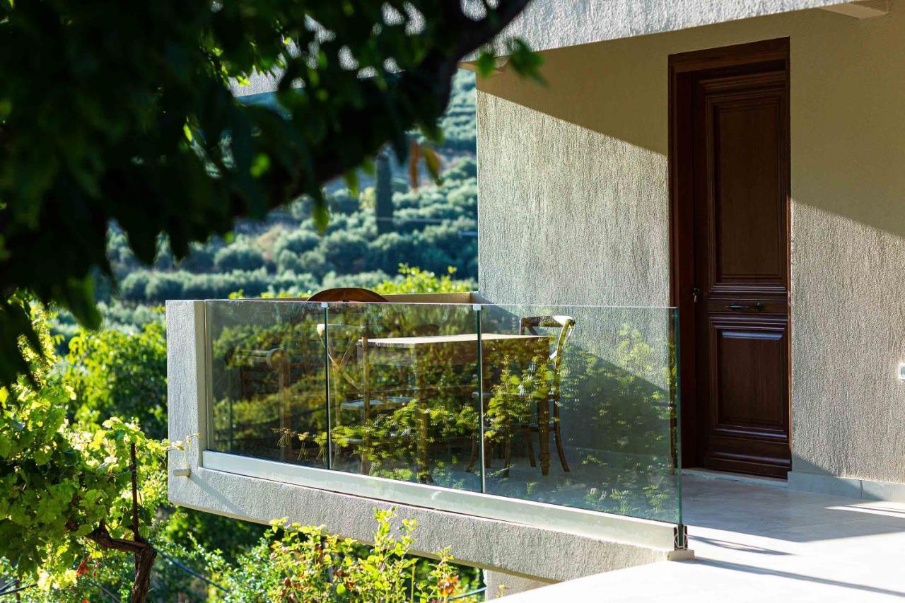 Villa Mantilari Wine Estate 7 Apartments 2 Private Pools 1 Heated Tennis Court Fitness Center Archanes Exterior foto