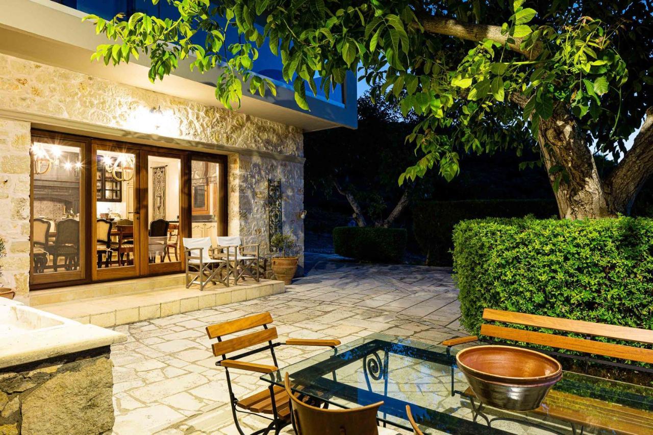 Villa Mantilari Wine Estate 7 Apartments 2 Private Pools 1 Heated Tennis Court Fitness Center Archanes Exterior foto