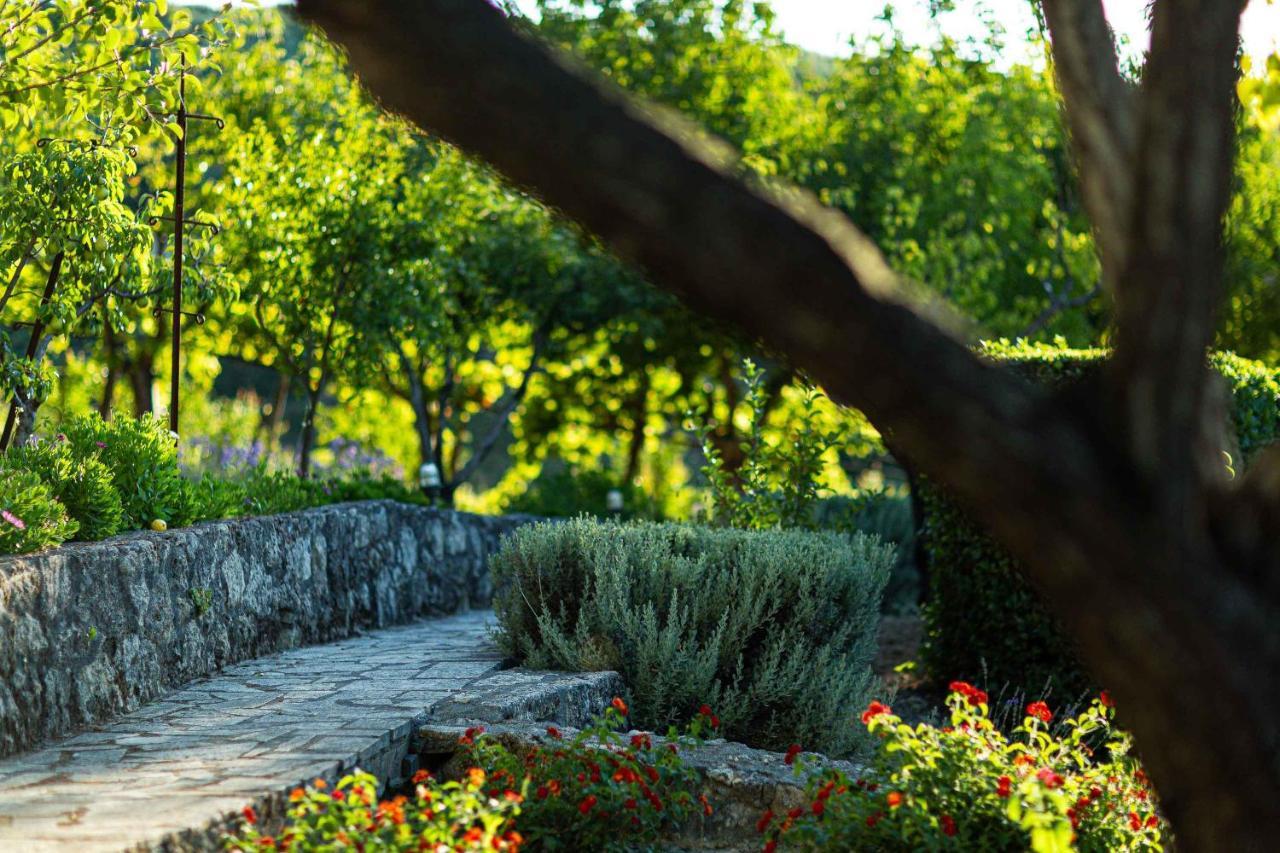 Villa Mantilari Wine Estate 7 Apartments 2 Private Pools 1 Heated Tennis Court Fitness Center Archanes Exterior foto