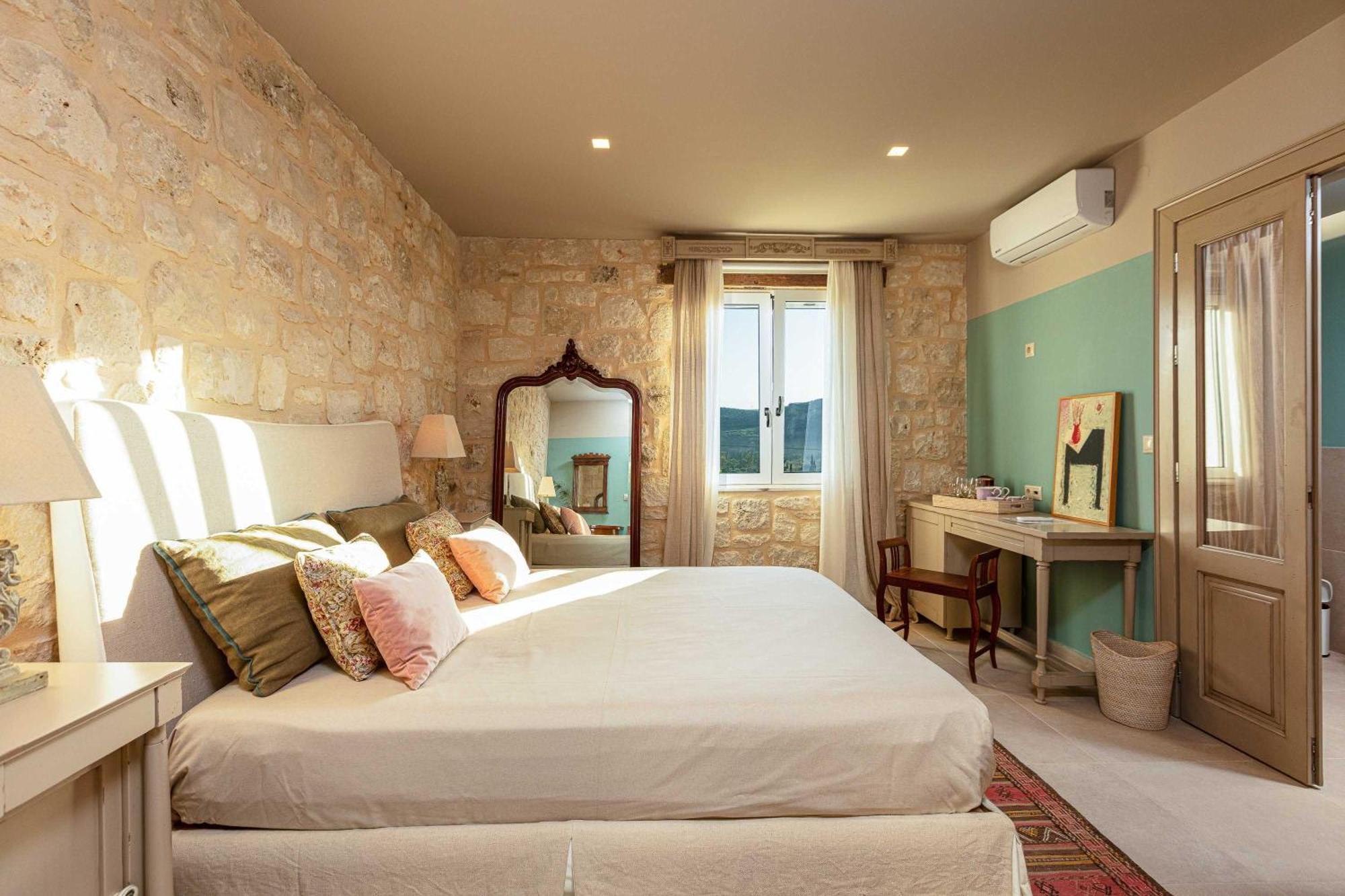Villa Mantilari Wine Estate 7 Apartments 2 Private Pools 1 Heated Tennis Court Fitness Center Archanes Zimmer foto